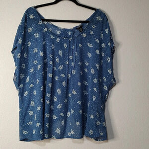 Torrid Blue and White Sleeveless Floral Top Size 2